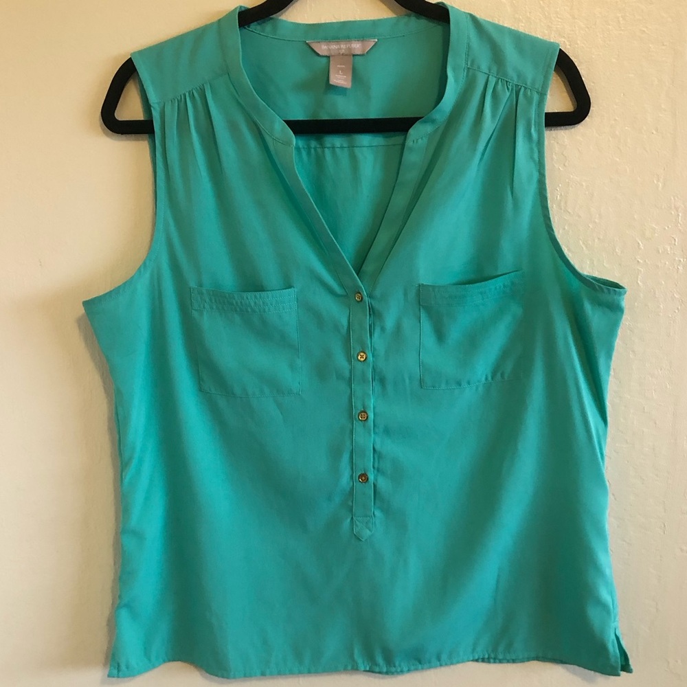Banana Republic Green Sleeveless Blouse with Gold Buttons SZ L Petite. EUC